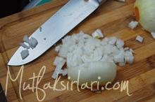 onion_peeling_slicing_techniques08